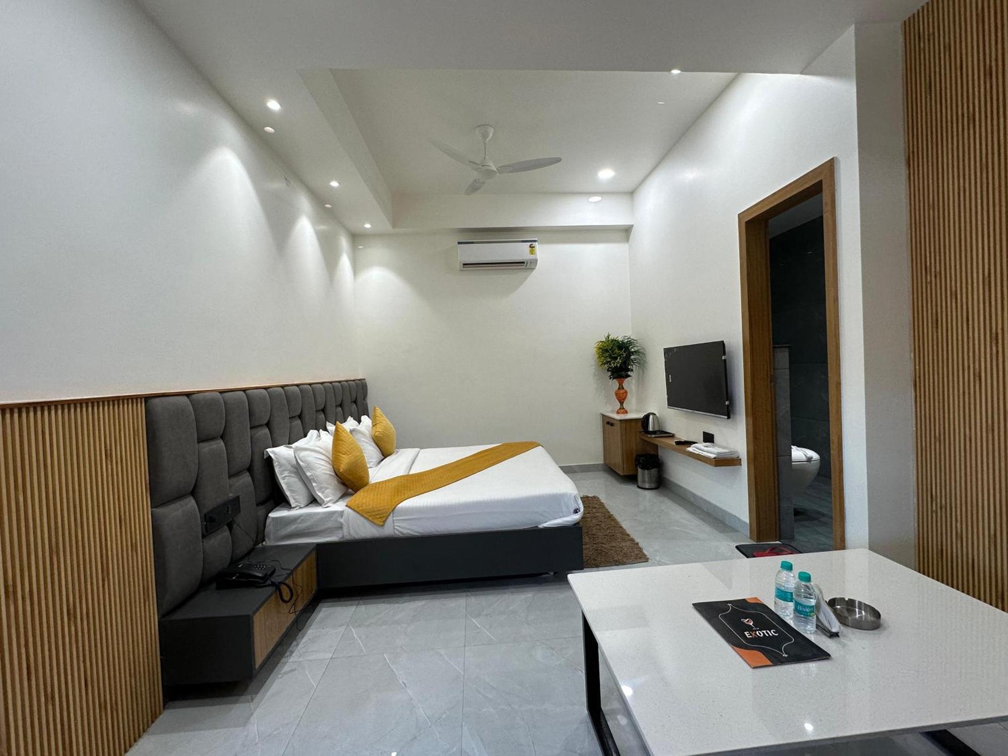 Hotel Sky Way Inn Hisar Екстер'єр фото